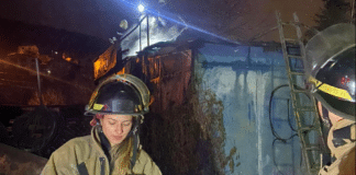 Пожарникари