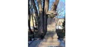 Съборен паметник