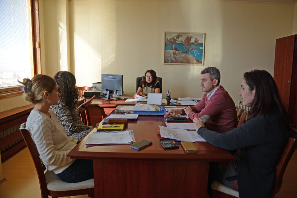 Със своя заповед за заместване определи Снежана Апостолова за изпълняващ