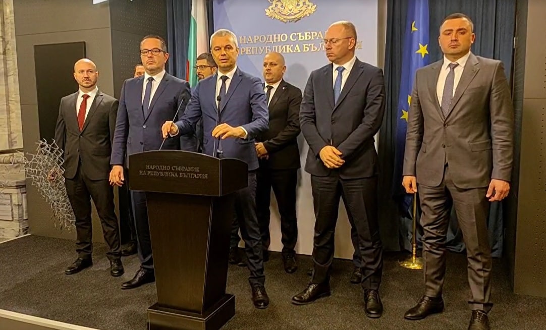 ПП Възраждане Снимка Скрийншот от видео
На брифинг в българския парламент