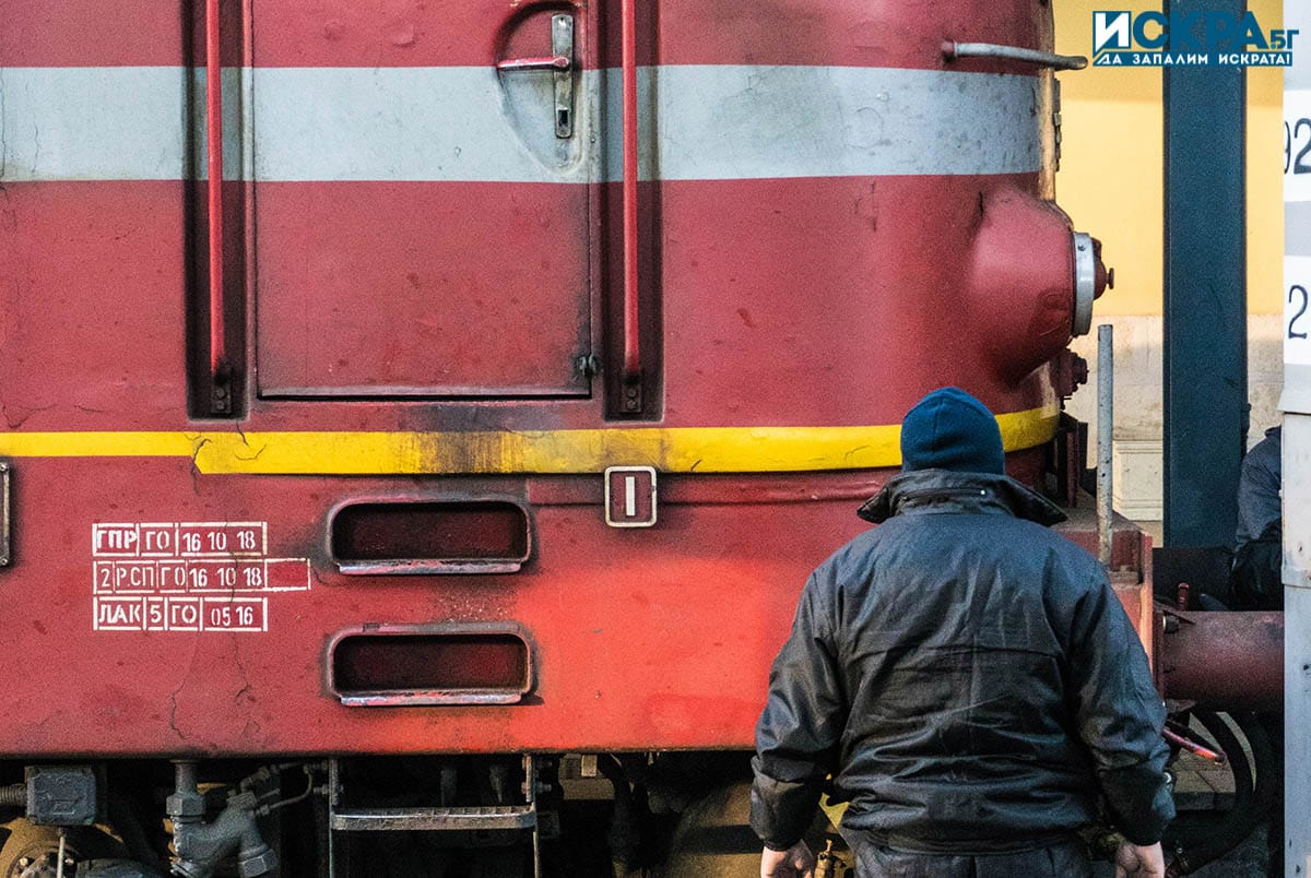 Машинистът на влака по линията София–Драгоман Людмил Илиев бил отстранен