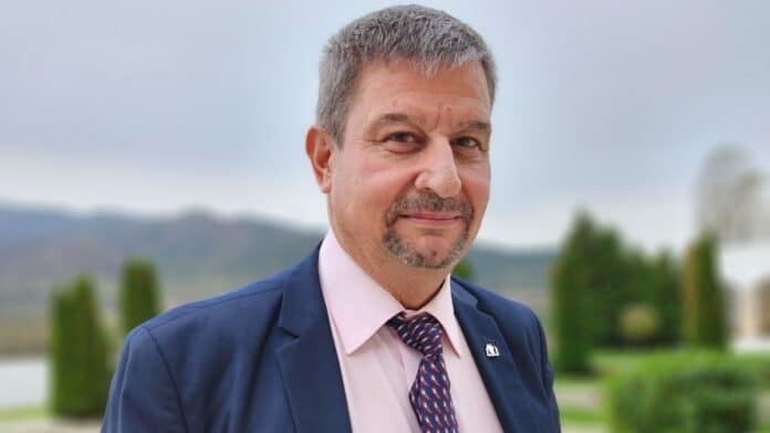 Д-р Юлиян Петров