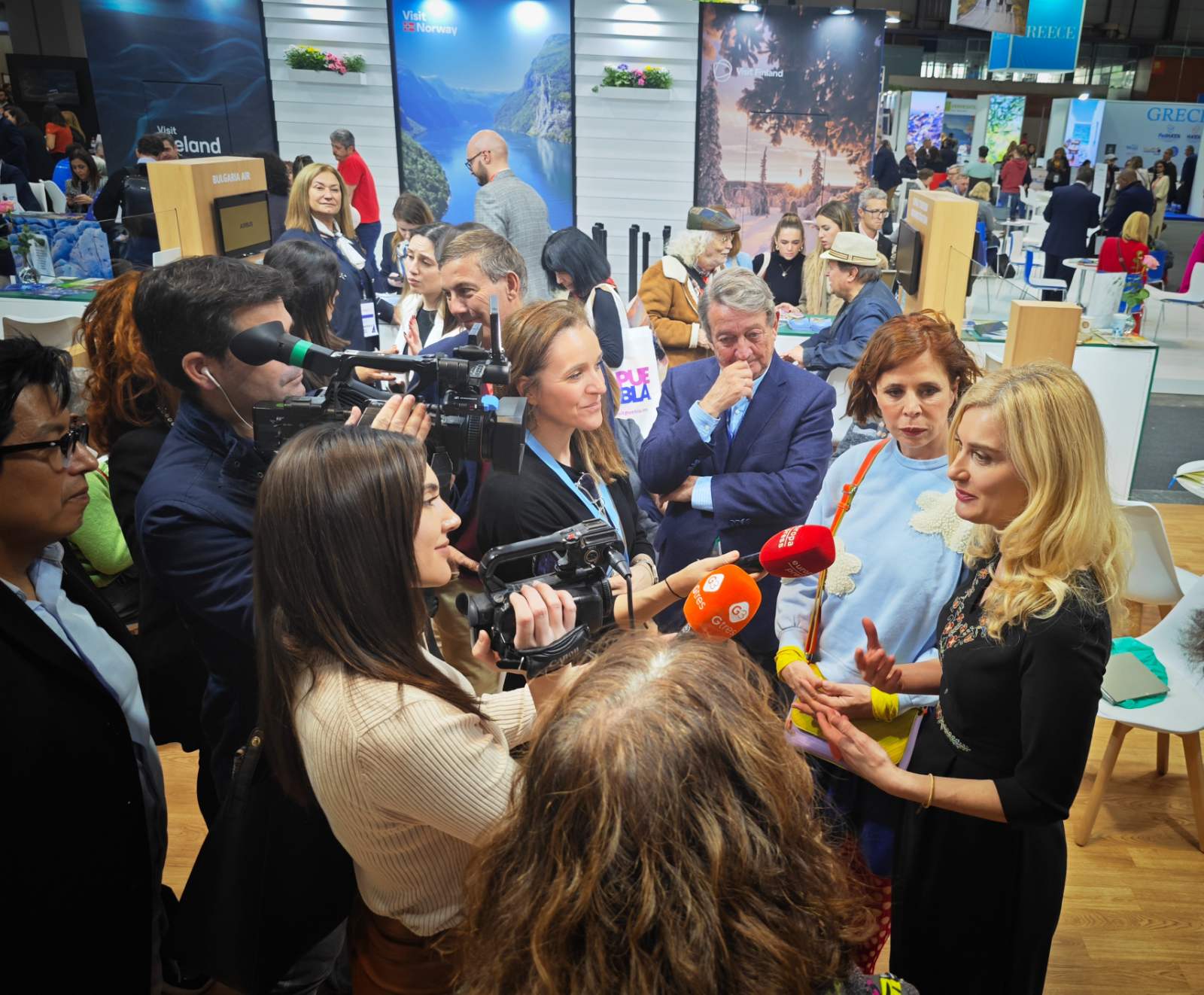 Колкото по натоварен е щандът ни тук на изложението FITUR толкова