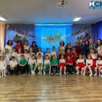 Децата от ДГ "Звънче" и техните учители