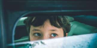 Дете в автомобил