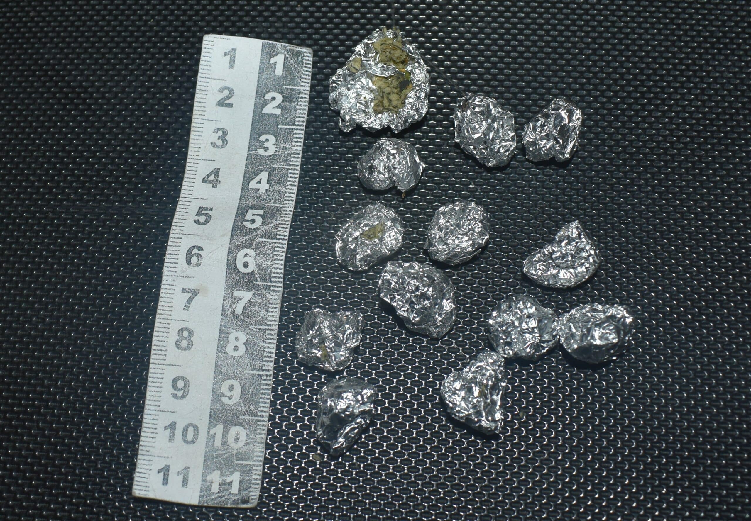 Множество наркодози са били открити в дома на криминално проявена