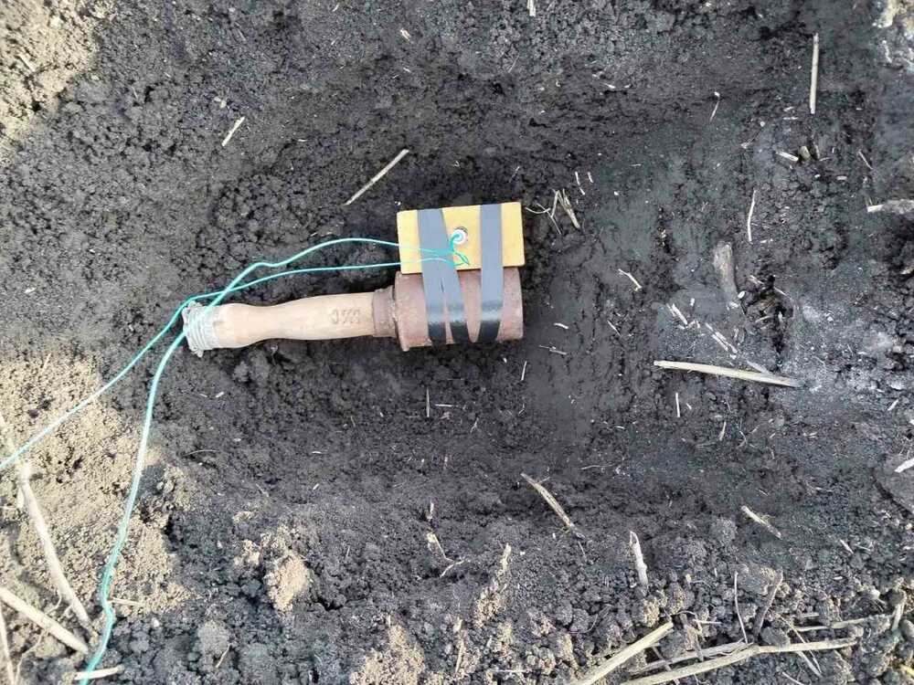 Силно корозирала ръчна граната от 1916 година е открита до