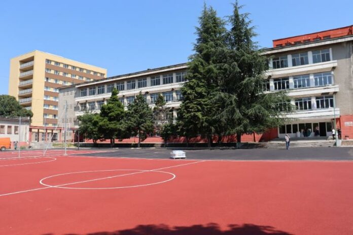 Училищни спортни площадки