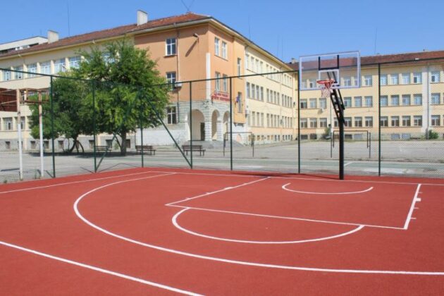 Училищни спортни площадки