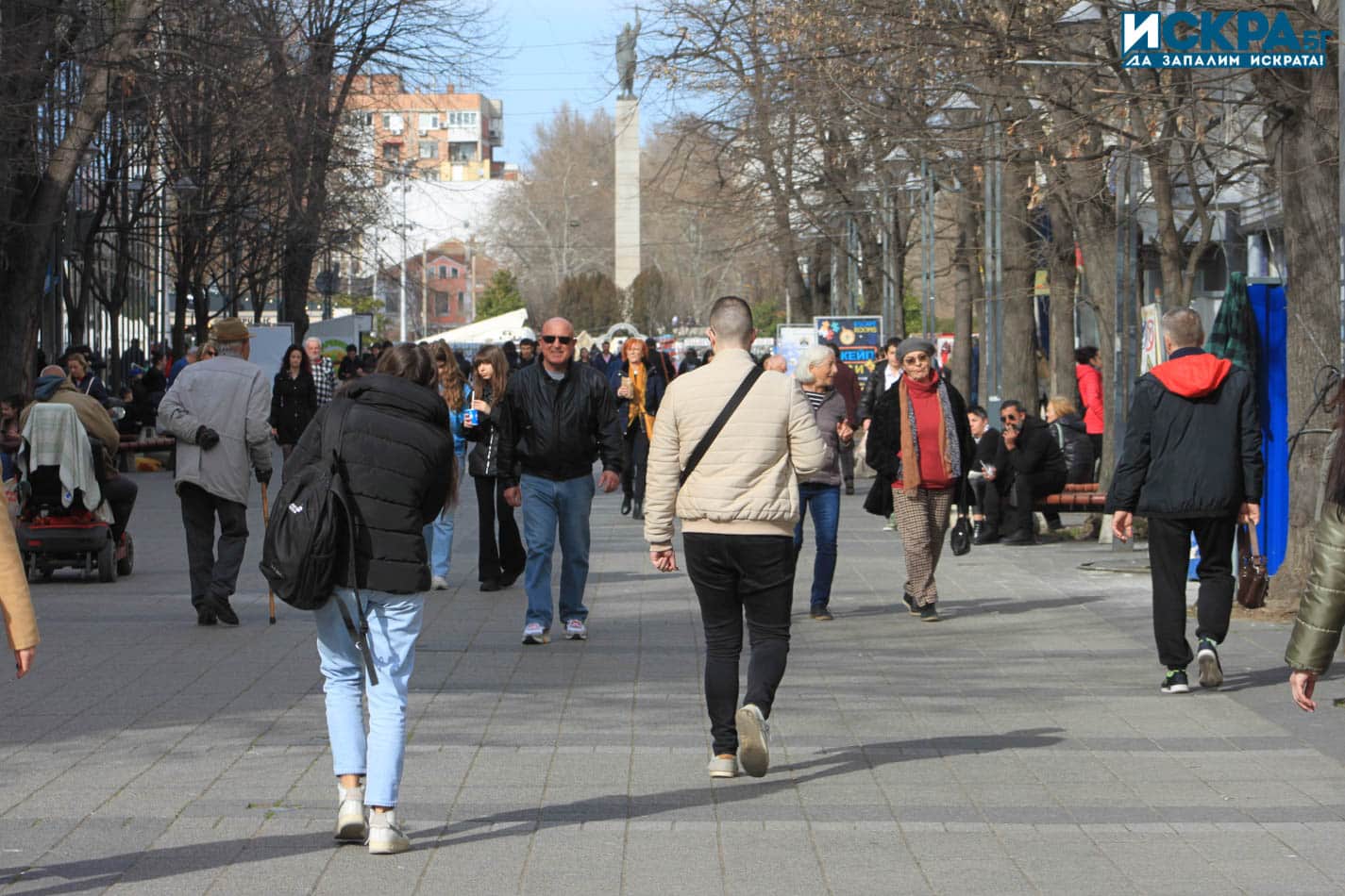 С близо 800 хиляди души намалява населението на България за