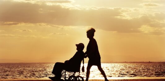 Инвалидна количка, увреждане, помощ