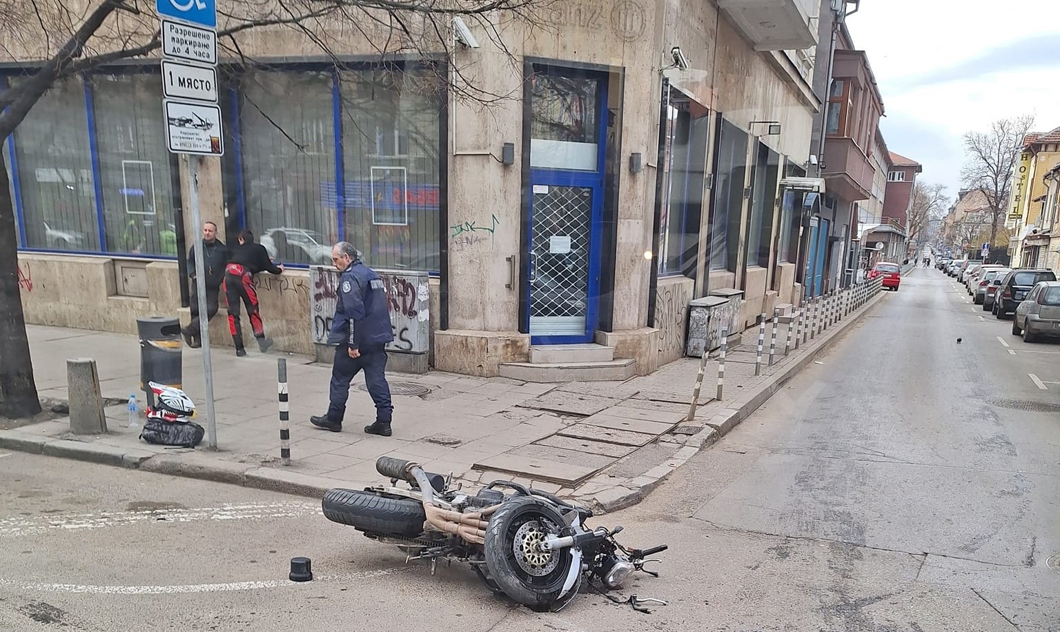 Моторист е пострадал при пътно произшествие в София За това