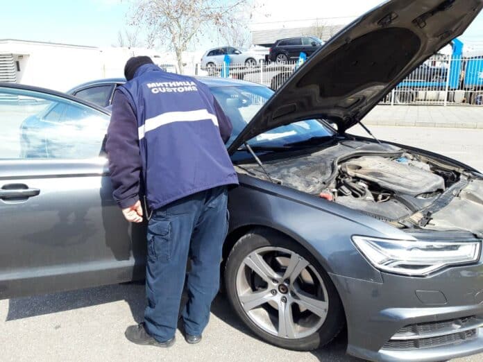 Митническа проверка