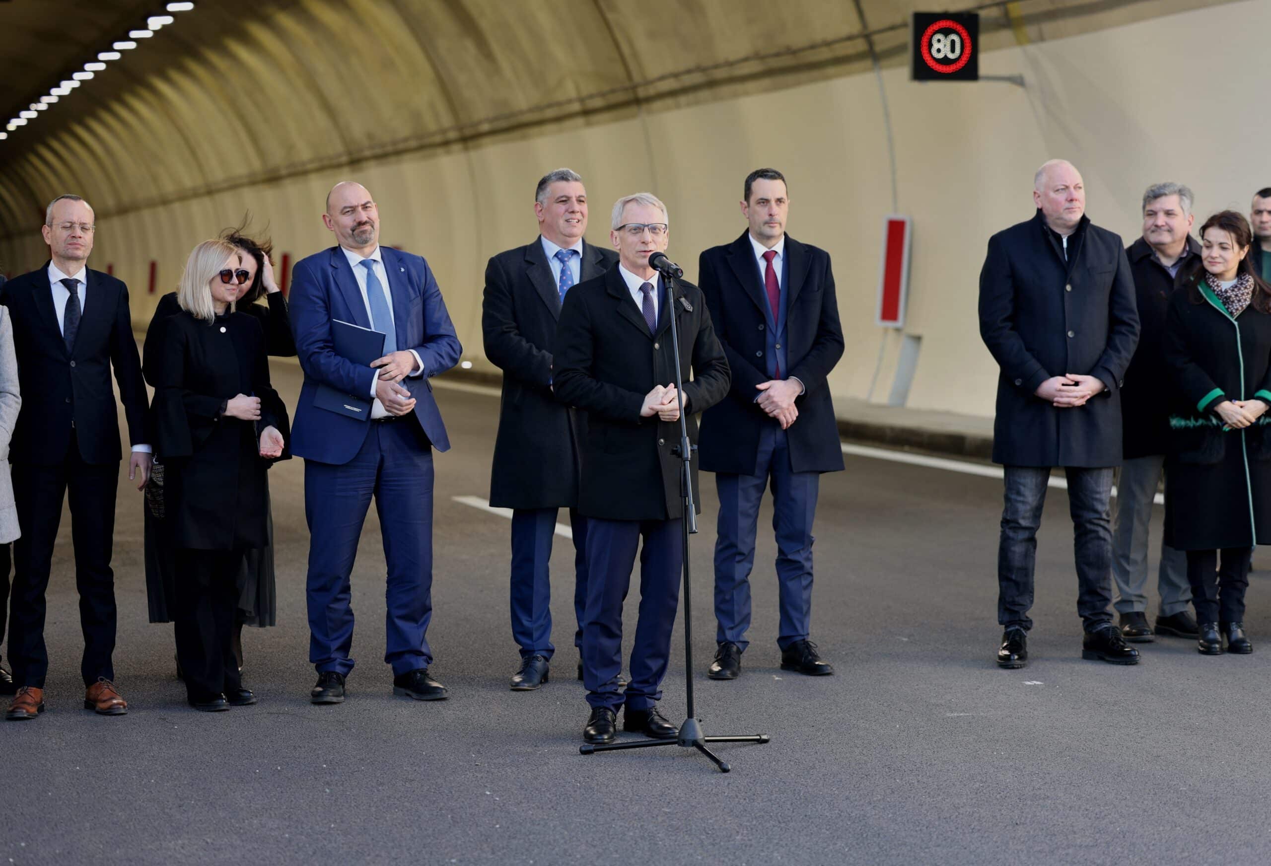 Днес бе пуснато движението през тунел Железница на АМ Струма