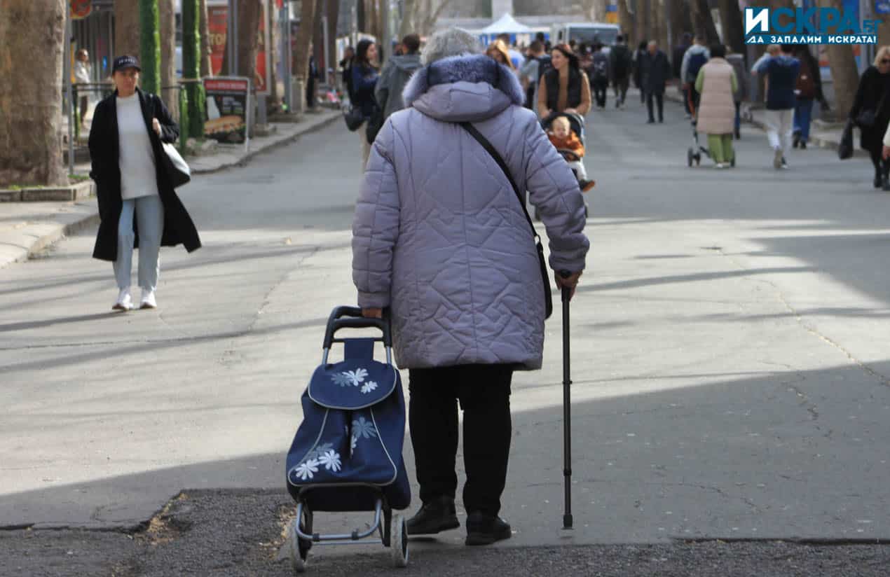 Възрастните хора в Бургас ще могат да получат карта Бургаска