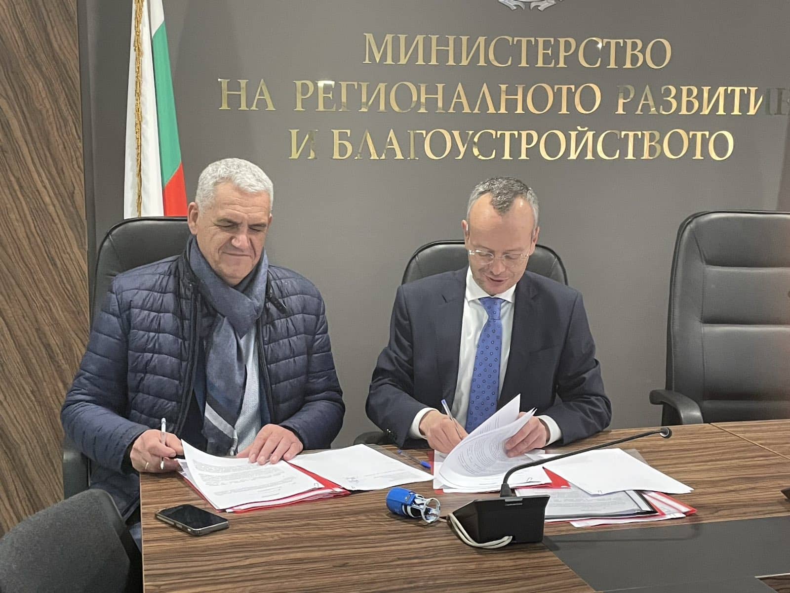 Кметът Методи Байкушев подписа първите споразумения за 8 000 000
