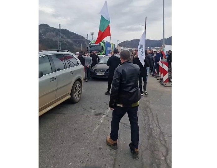 От ПП Възраждане блокираха и ГКПП Калотина Това съобщиха от