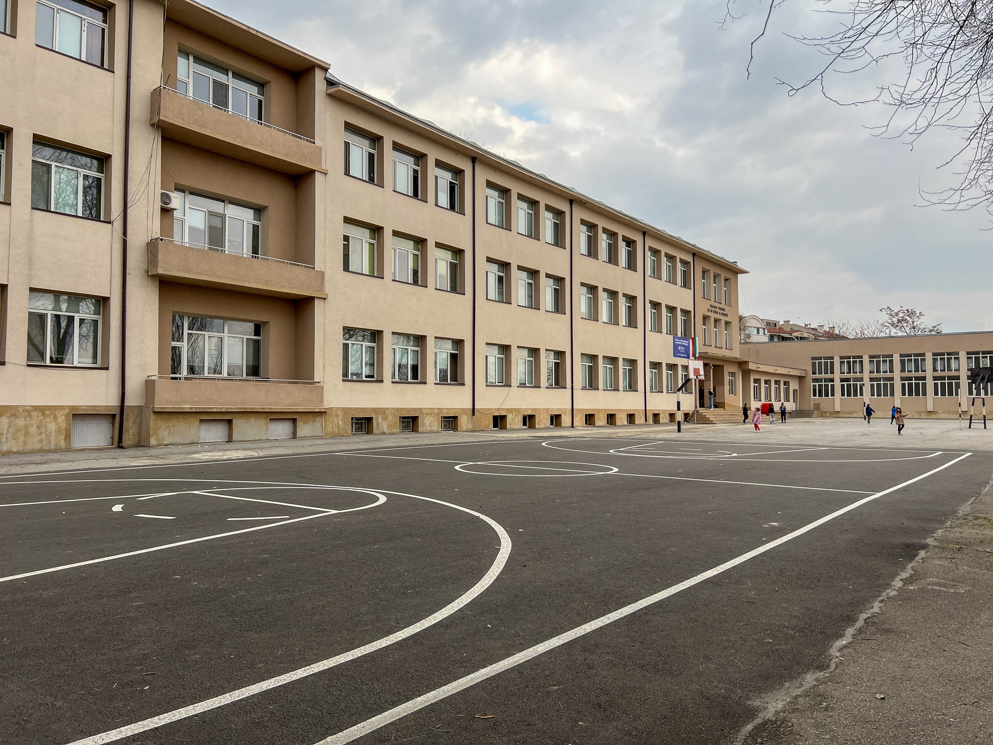 В три училища на Ямбол ще бъдат изградени нови спортни