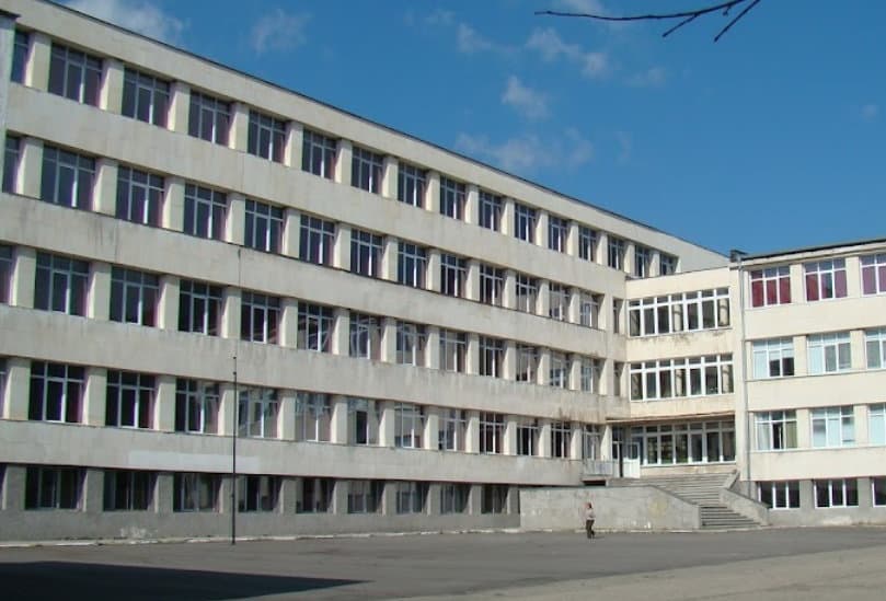 Скандален случай в Твърдица Бащата на момиче което учи в