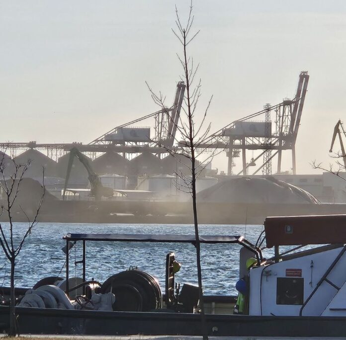 Насипни товари, пристанище