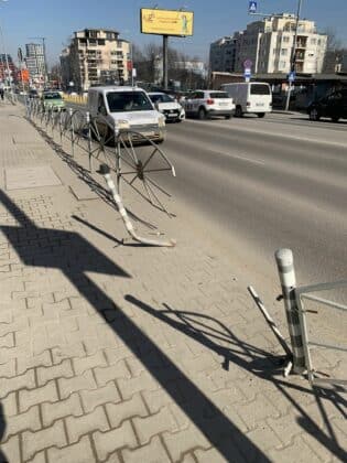 Опасен парапет в София