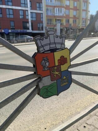 Опасен парапет в София