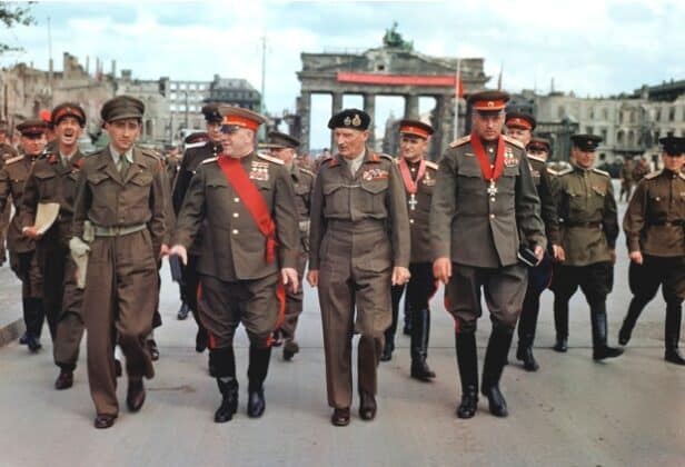 Маршал Жуков, фелдмаршал Бърнард Монтгомъри и маршал Константин Рокосовски