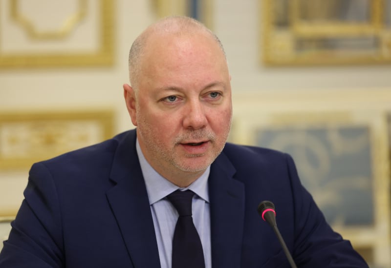 След политическите преговори и интензивни дебати официално стана министър председател на