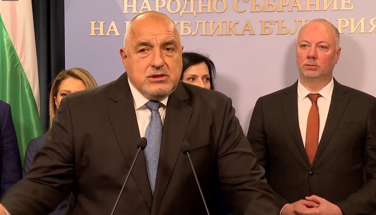 По информация от източници на Възраждане продава бензиностанциите си в