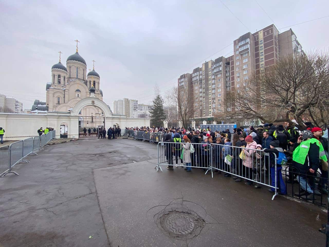 Огромни тълпи от руски граждани се събраха в Москва днес