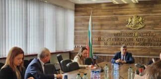 Подписване на договор