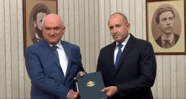 Новият служебен Министерски съвет на България назначен от президента Румен