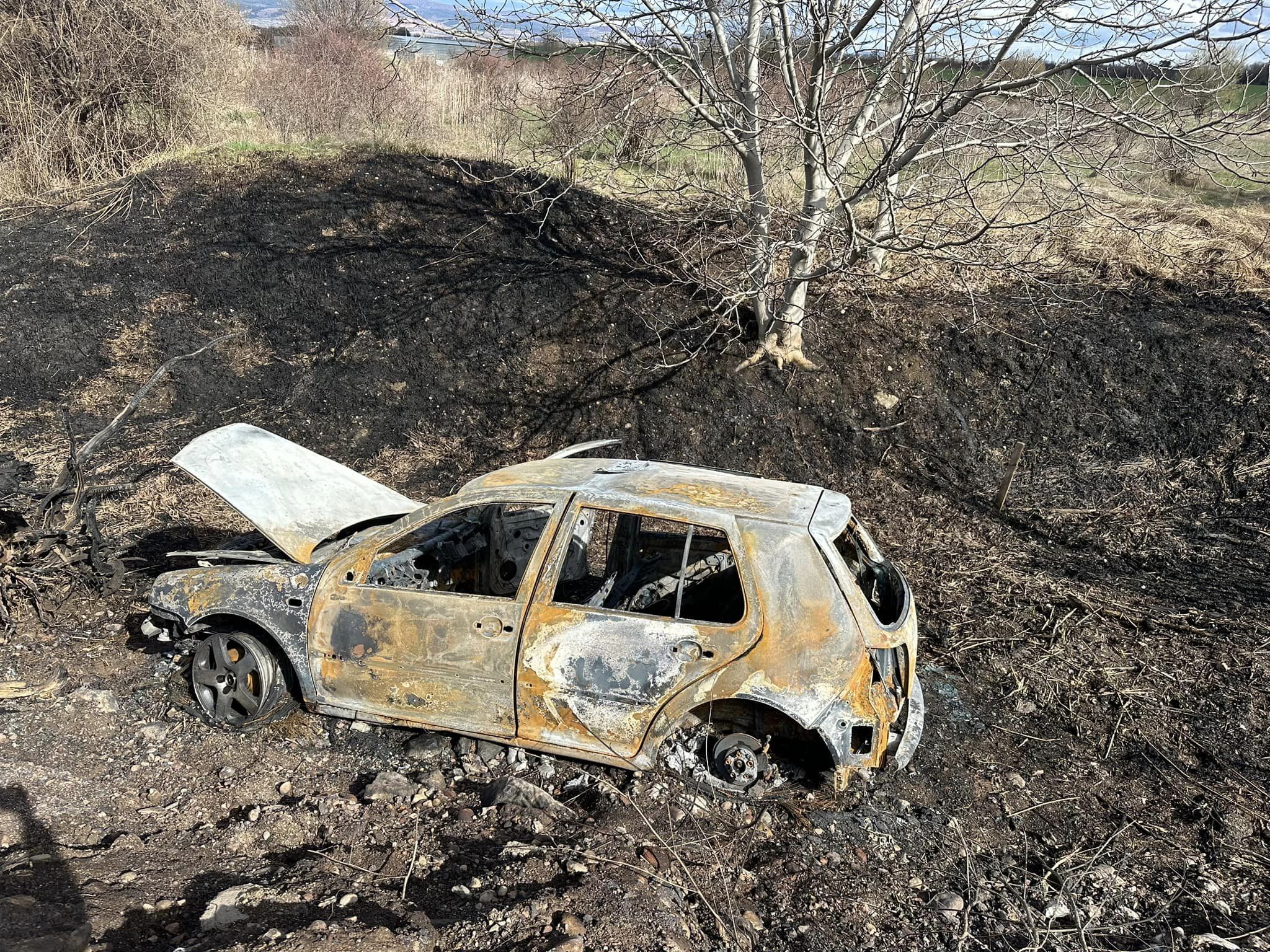 Защо единият от автомобилите от бе оставен да изгори в