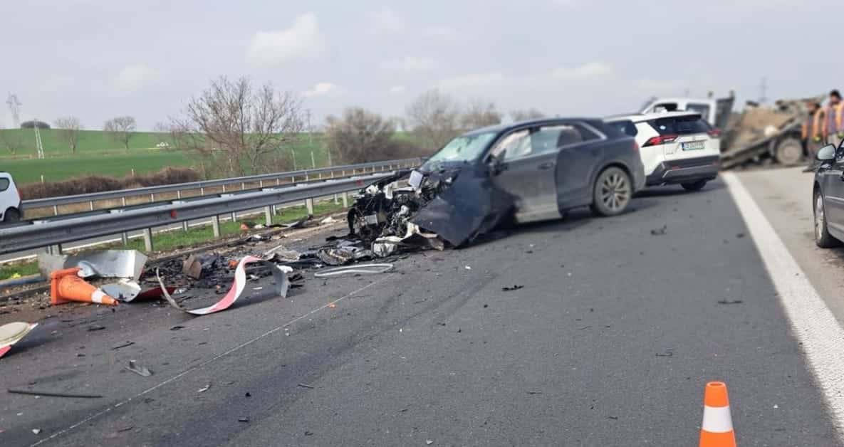 Тежка катастрофа е станала малко по рано днес на автомагистрала Хемус