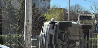 Обърната кола