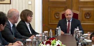 Консултациите