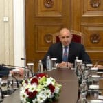 Консултациите