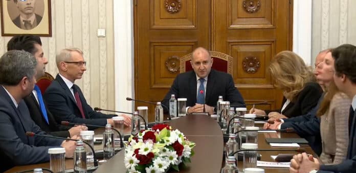 Консултациите