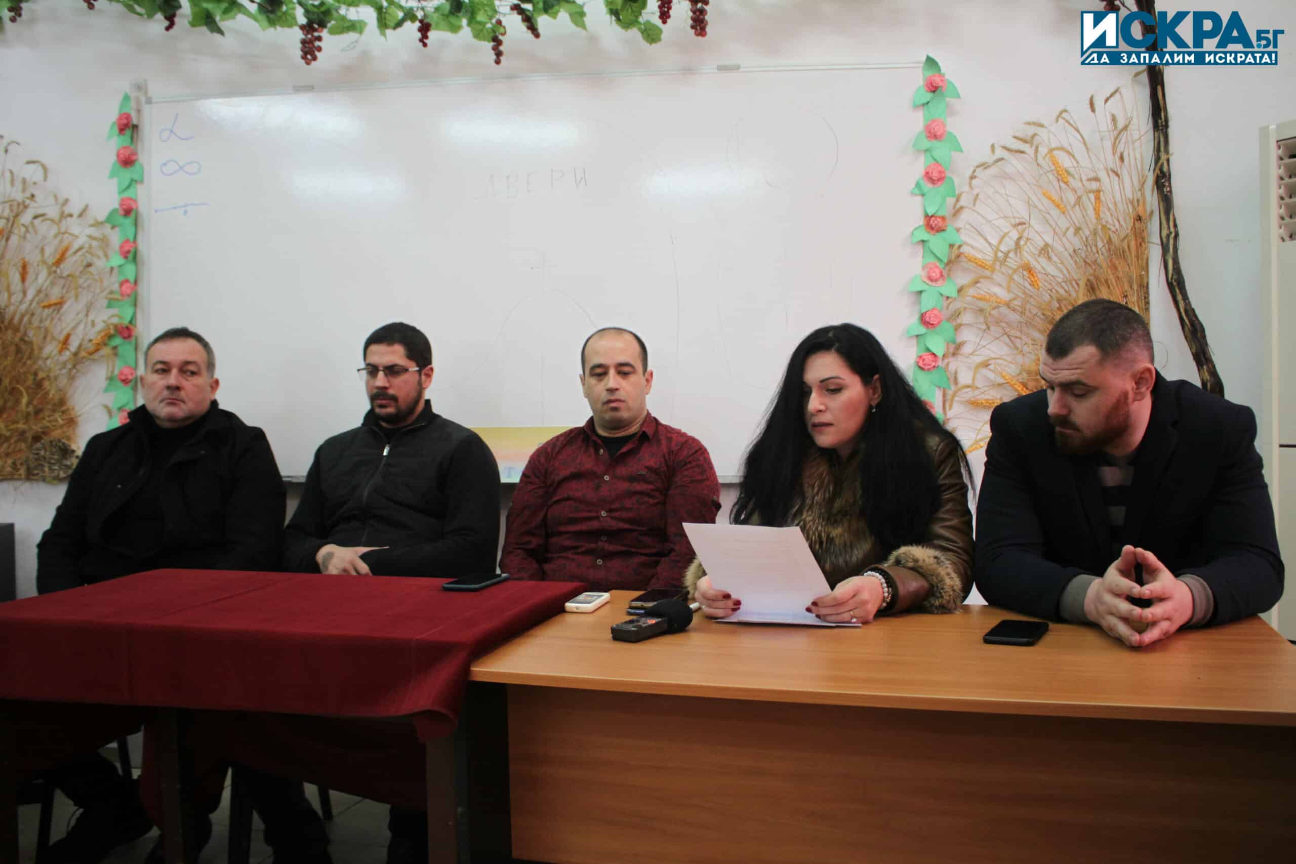 Стотици миряни сложиха подписите си под жалбата с която искаме