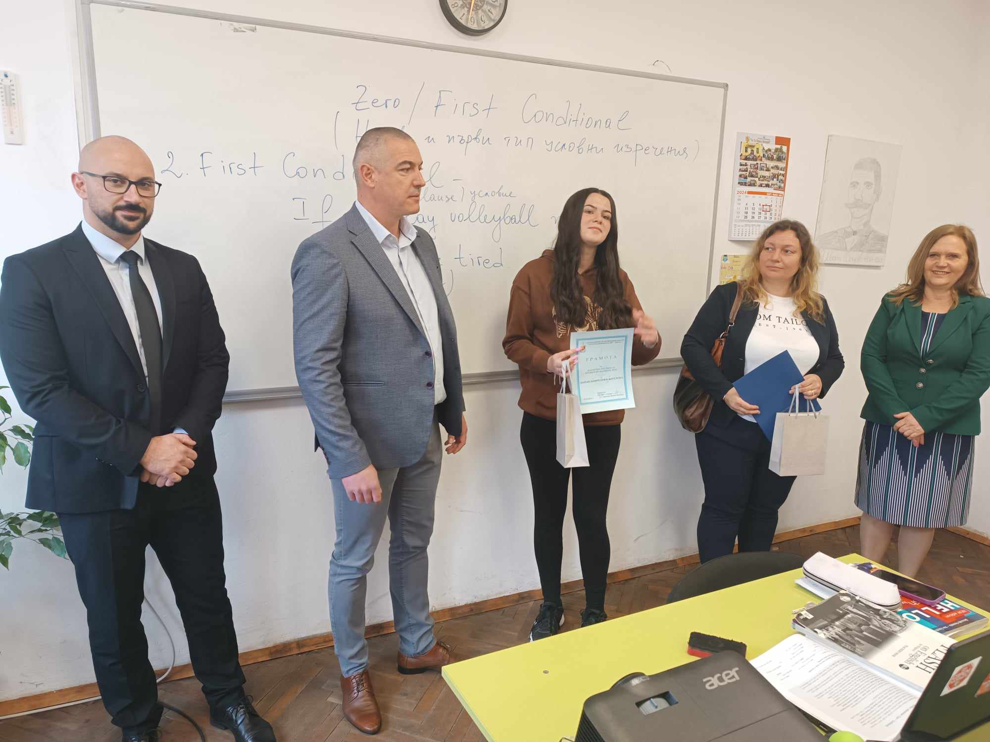 Директорът на ОДМВР Перник награди четирима ученика от Радомир за доблестна