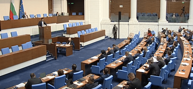 Българският парламент включи в своя дневен ред първото четене значими