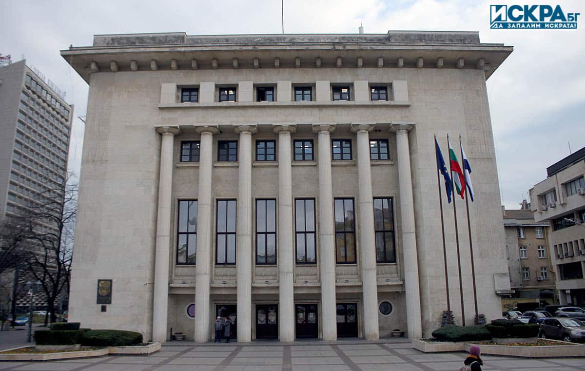 През този месец изпрати писма до всички български общини с