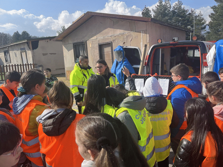 Започнаха нови обучения на ученици за реакция при бедствия и