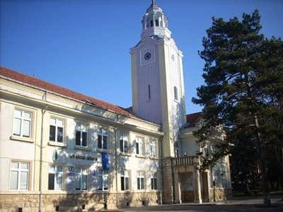 Пожар е горял в помощно помещение към разложко училище информираха