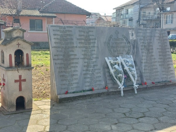 Днес ръководството на община Свищов почете паметта на трагично загиналите