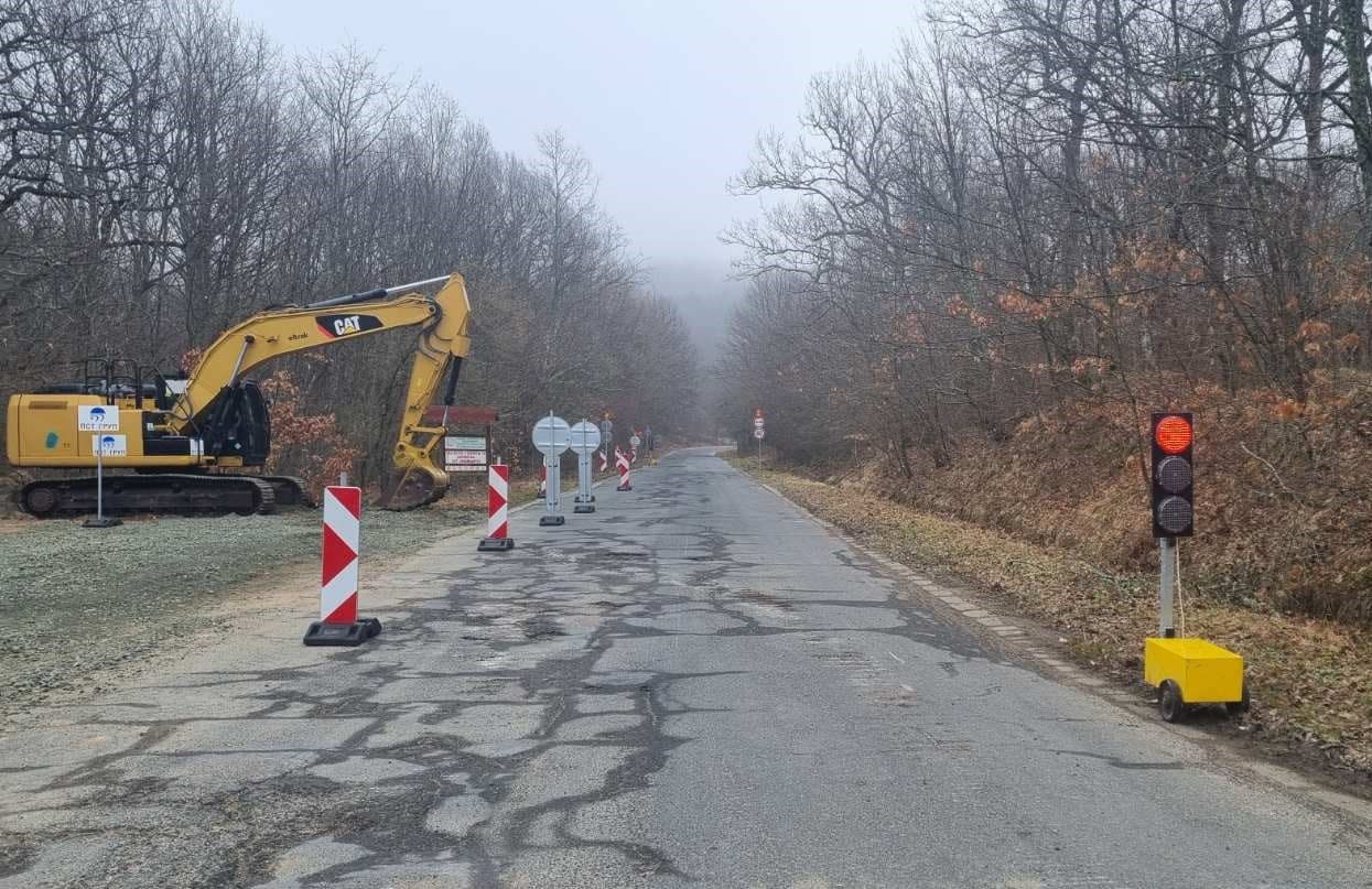 Започна основният ремонт на третокласния път III-907 Босна – Визица