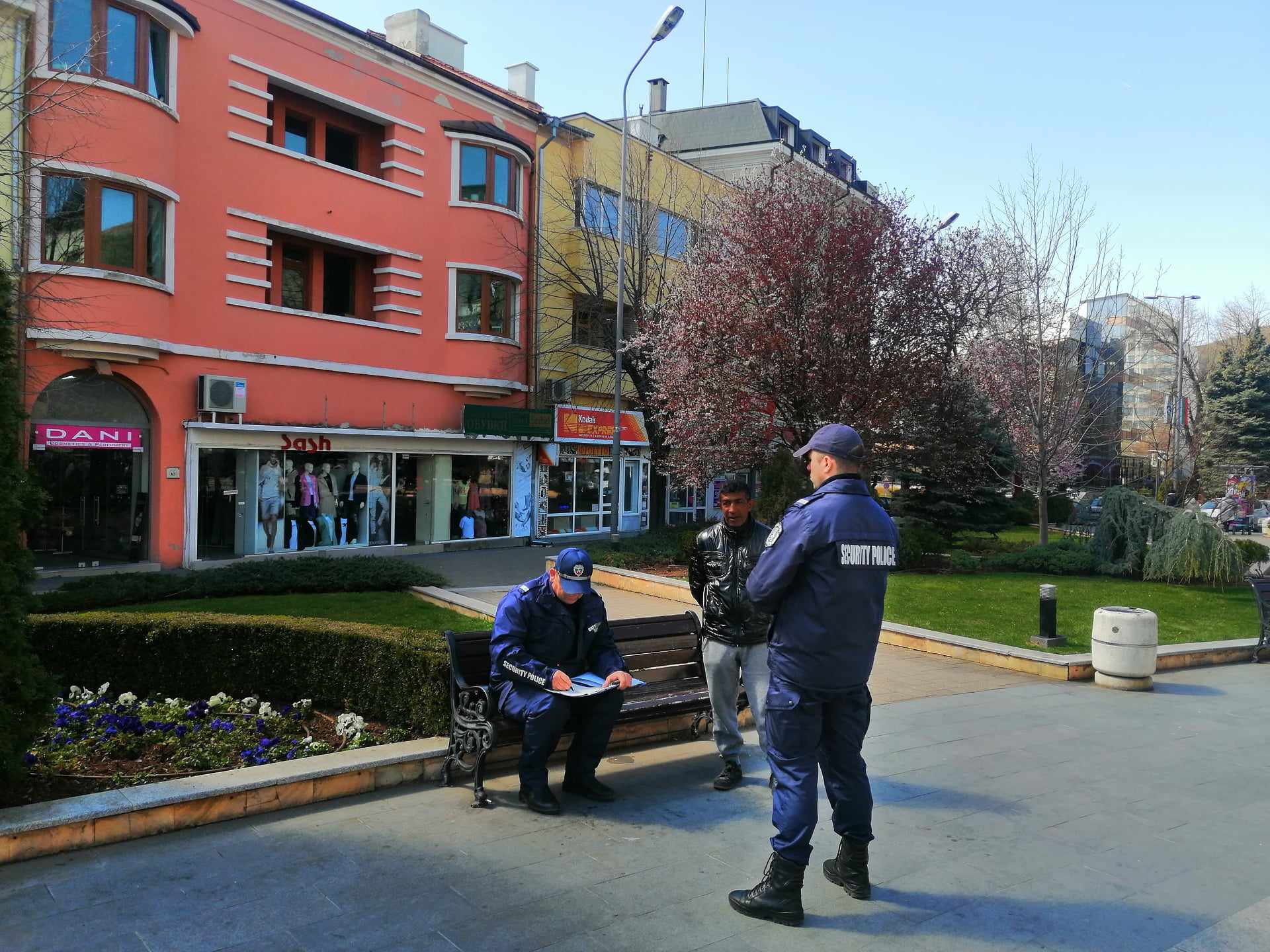 Продължават съвместните проверки на служители от РУ Сливен и Общинска охрана