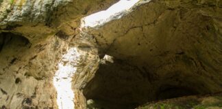 Деветашка пещера