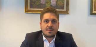 Петър Костов