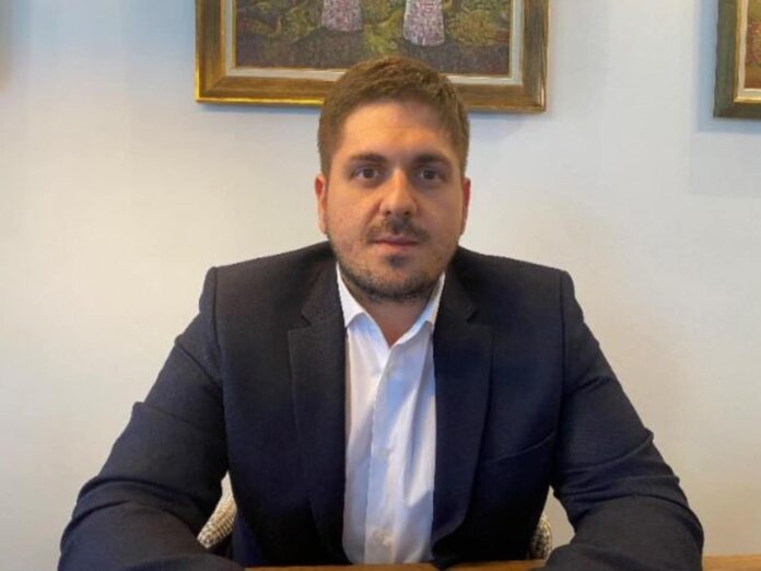 Петър Костов